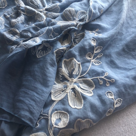 Francesca’s Floral Kimono - Picture 5 of 7